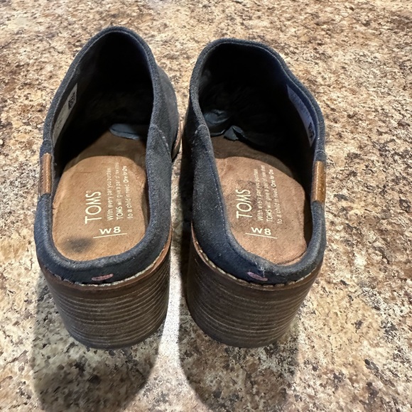 TOMS LEILA MULES Size 8 Gray Suede Stacked Block Heel Mules Slip On - Picture 7 of 9